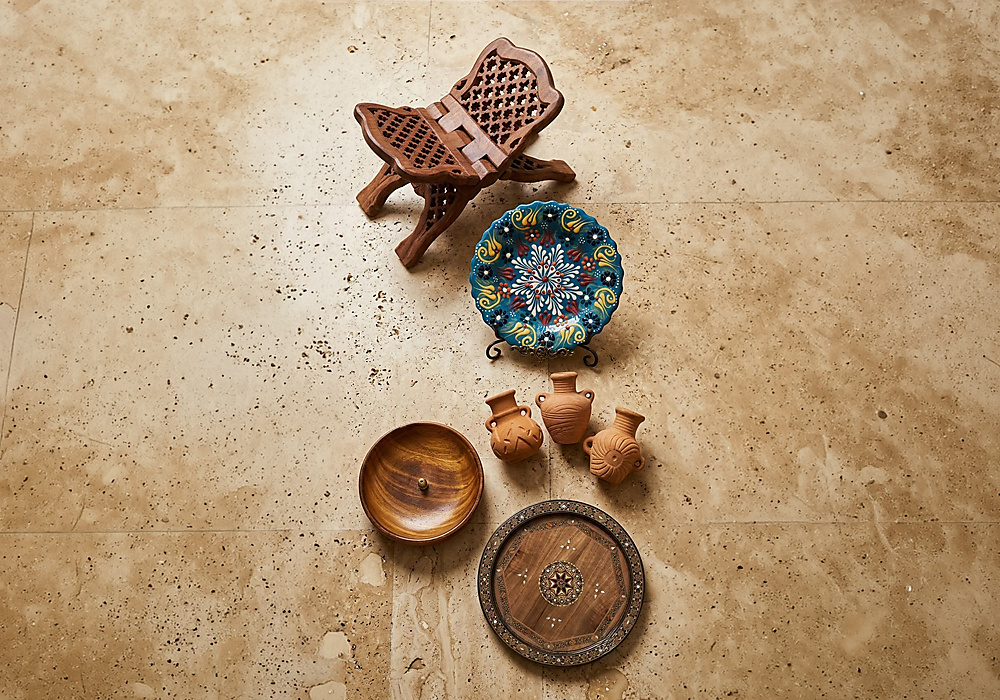 الفخاريات والمشغولات اليدوية