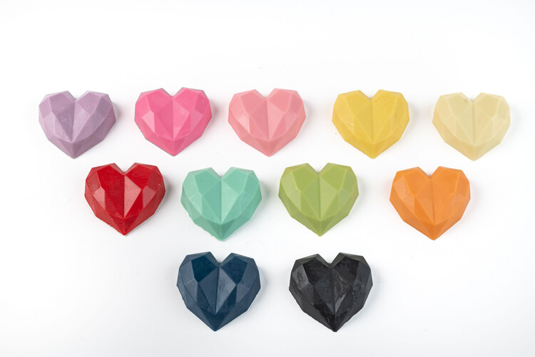 Breakable and Chocolate Cakes