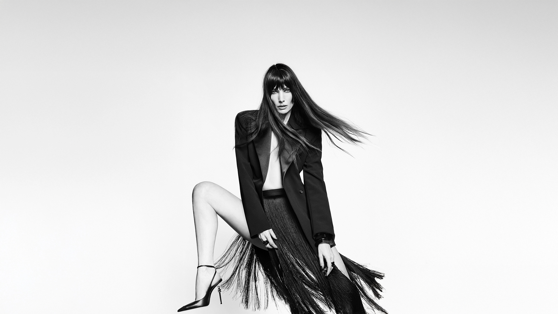 اكتشف الأناقة في كل تفصيلة مع إليزابيتا فرانكي.