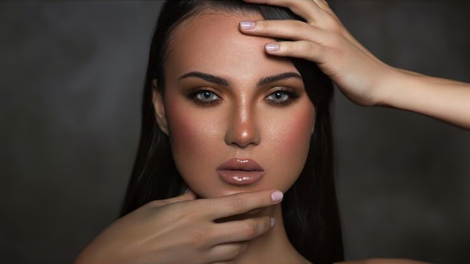 Enhance your eyes with lenses and lashes that leave a lasting impression!
