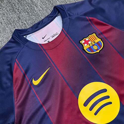 طقم برشلونة الاساسي 25/26