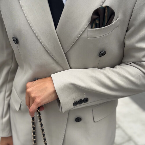 بدله من قطعتين