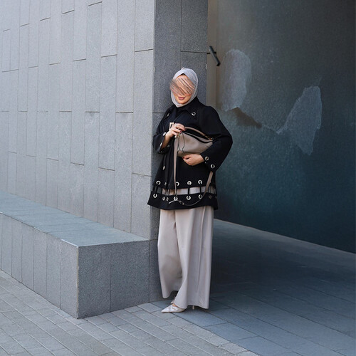 قميص أسود بحلقات سلفر أنيق ومميز