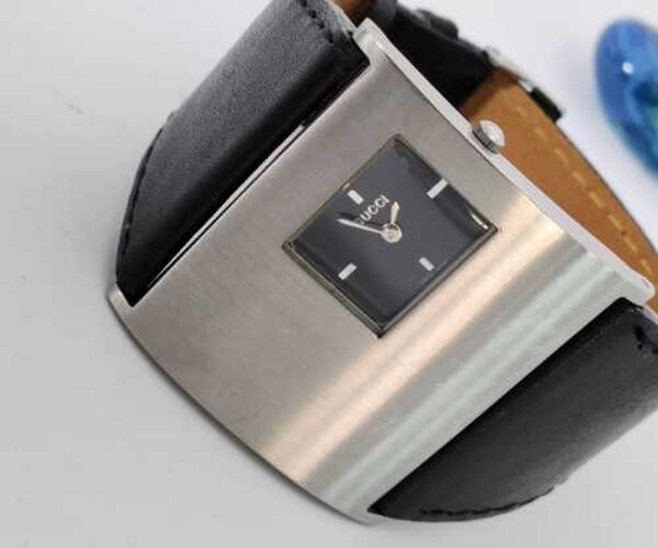 Used Women Watch Brands Gucci    SKU-2118