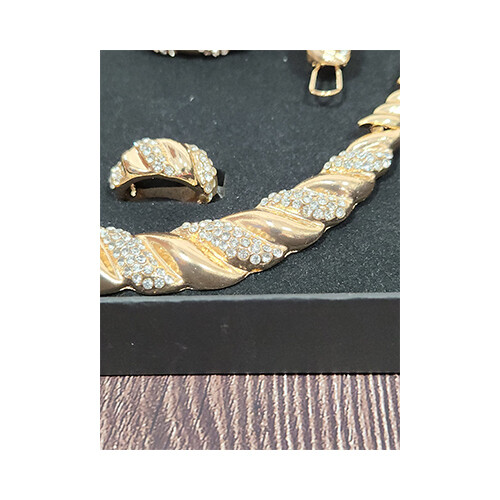 Necklace Set Gold With Small picess of Diamonds Set             SKU-2026