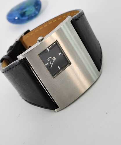 Used Women Watch Brands Gucci    SKU-2118