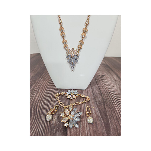 Necklace Set Gold with Dimainds              SKU-2020