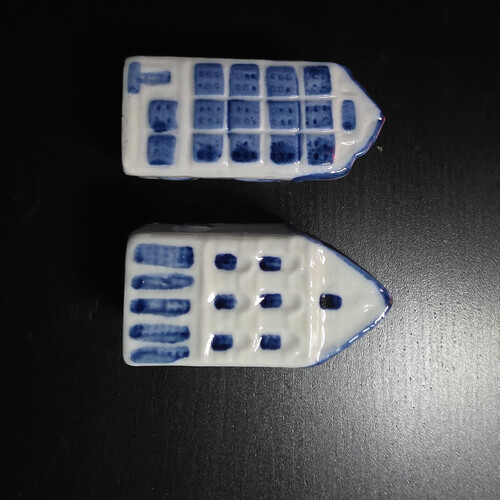 ATM1166 مملحه ٢ قطعة طيران KLM الحجم 5.5x2.5cm