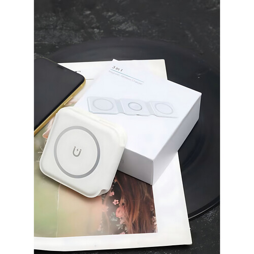 GR3262 حامل شحن لاسلكي مغناطيسي 3 في 1 قابل للطي - ابيض