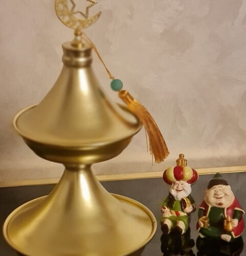 PT306  تمريه مزخرفه معدن باللون الذهبي