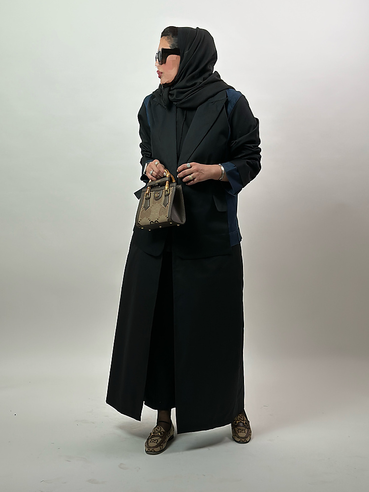 بليزر اسود مع جينز
