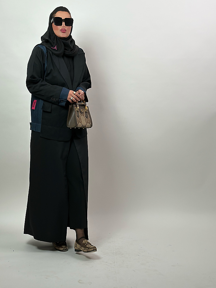 بليزر اسود مع جينز