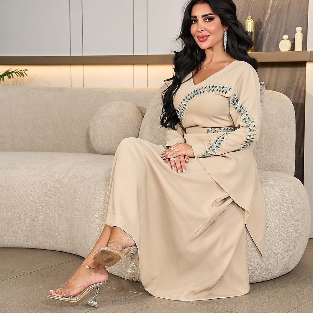 بدلة بيج شك ازرق