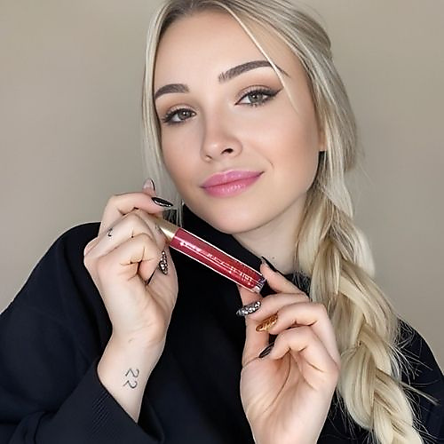 Nourishing lip gloss with a filler effect and an exceptional plumping finish