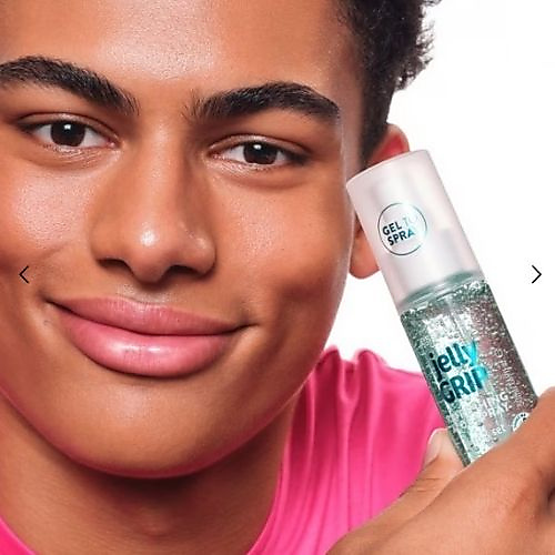 A hydrating skin mist with a gel texture that transforms into a spray for a refreshing look - refres