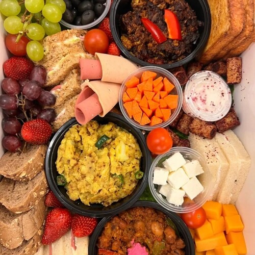 طبق إفطار صغير (5-6 أشخاص)