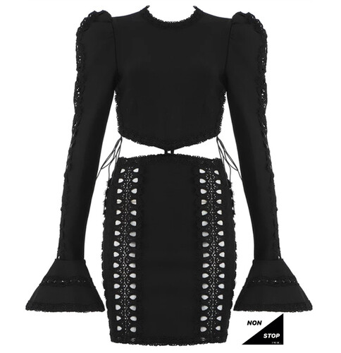 فستان اسود مع اكمام طويله