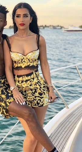 بدلة قطعتين شورت مع توب ستان