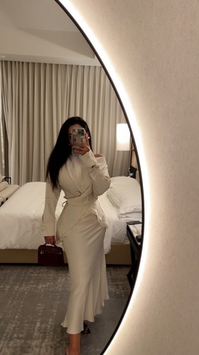 بدله قطعتين تنوره و توب ساتان مع دانتيل