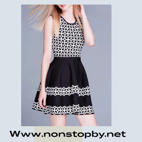 فستان اسود على ورد