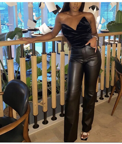 بنطلون جلد اسود هاي ويست