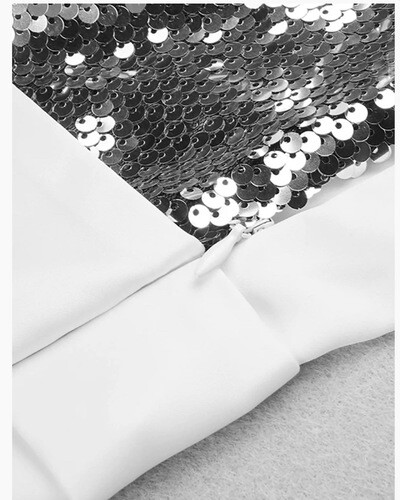 فستان ابيض مع لمعه لون فضي