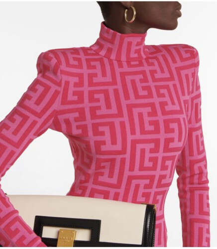 105 فستان وردي اكمام طويله