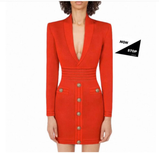 فستان احمر مع اكمام طويلة