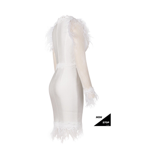 فستان باندج ابيض مع ريش