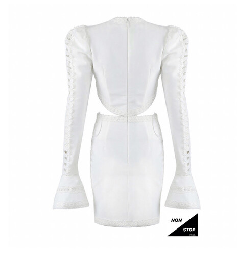 فستان ابيض مع اكمام طويله