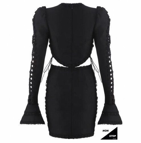 فستان اسود مع اكمام طويله