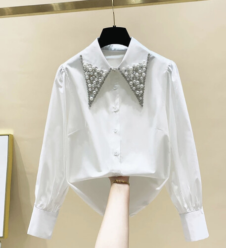 قميص ابيض مع قبه شوارفسكي و لؤلؤ كم طويل