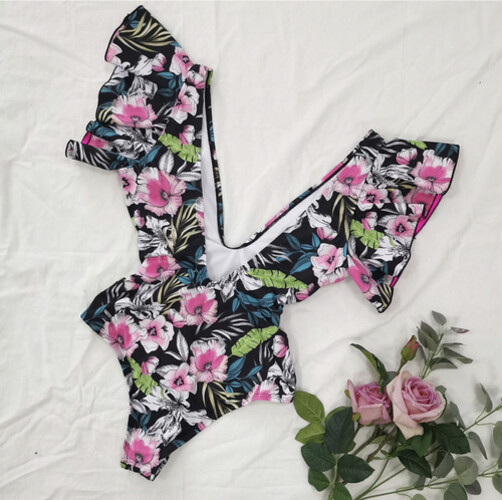 مايوه قطعه واحده وردي مع رافلز