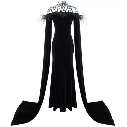 فستان اسود مخمل مع كرستال و ريش