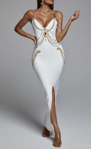 فستان ابيض استرج مع احجار و سلاسل