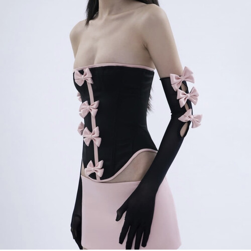 بدلة قطعتين توب كورسيه مع قفازات و تنوره