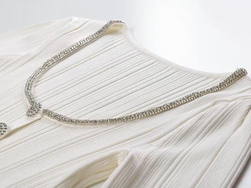 بلوزه بيضاء مع سواروفسكي