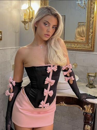 بدلة قطعتين توب كورسيه مع قفازات و تنوره