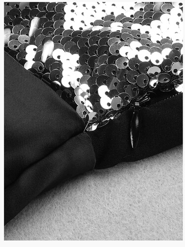 فستان اسود مع لمعه لون فضي