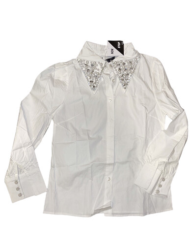 قميص ابيض مع قبه شوارفسكي و لؤلؤ كم طويل