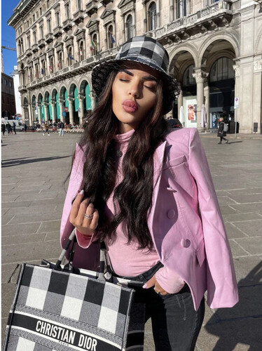 جاكيت جلد وردي فاتح