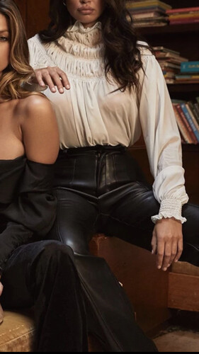 بنطلون جلد اسود هاي ويست