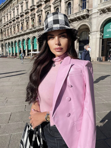 جاكيت جلد وردي فاتح