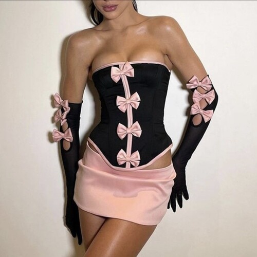 بدلة قطعتين توب كورسيه مع قفازات و تنوره