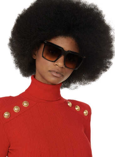 بلوزه لون احمر بقبه طويله