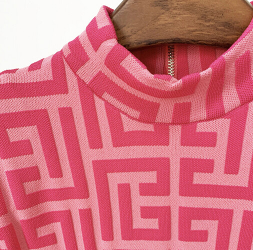 105 فستان وردي اكمام طويله