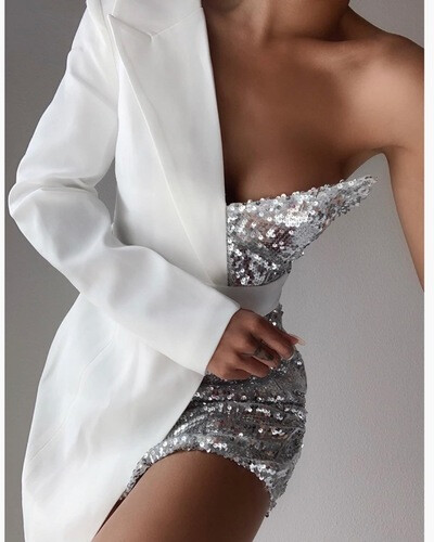 فستان ابيض مع لمعه لون فضي