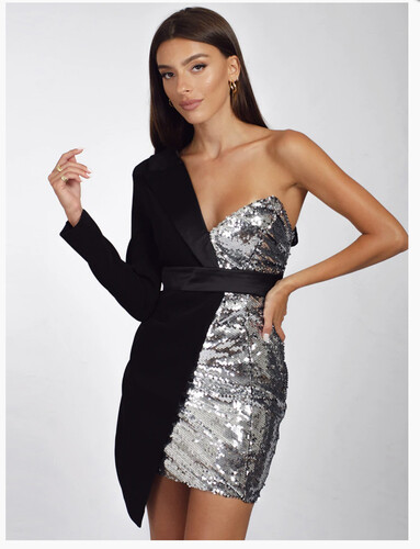 فستان اسود مع لمعه لون فضي