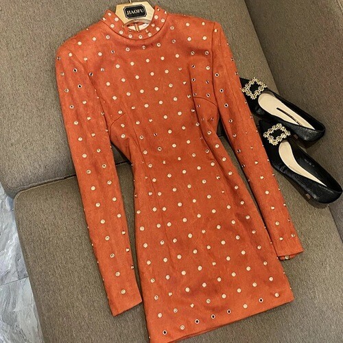 فستان شامواه برتقالي مع حلقات ذهبيه