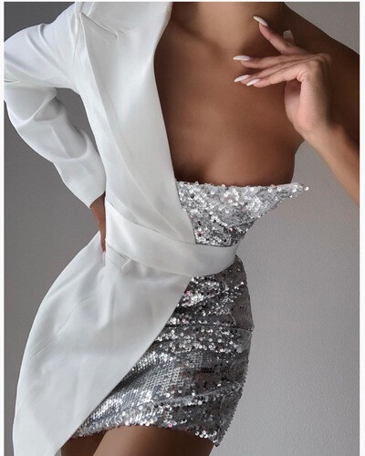 فستان ابيض مع لمعه لون فضي